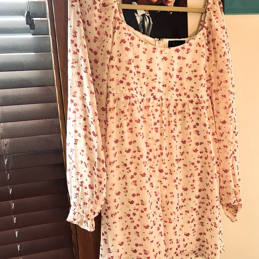 Floral floaty knee length dress perfect for Easter or a sunny day picnic.